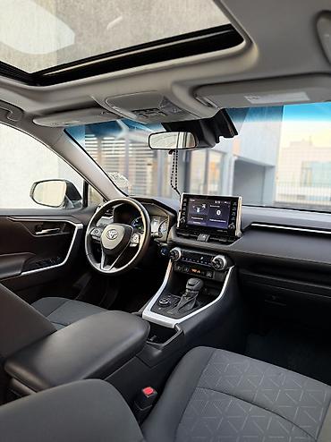 Toyota: Toyota RAV4: 2022 г., 2.5 л, Автомат, Гибрид, Внедорожник — 7