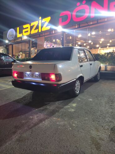 ZAZ: Model: ZAZ Tavria/Slavuta ailəsindən sedan (Azerbaycan nömrə nişanı — 4