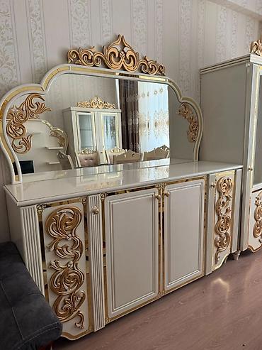 Qonaq otağı dəstləri: * **Divan** – 950 manata alınıb. * **Mebel dəsti** – 10.000 manata — 9
