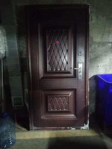 внутренние двери для дома: Metal giriş qapısı - Material: möhkəm metal konstruksiya - Rəng: tünd