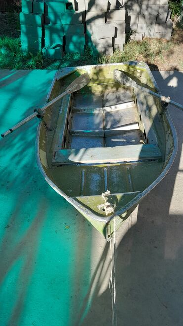 Водный транспорт: Продаётся алюминиевый лодка 2вух местный груза подъемнасть200кг