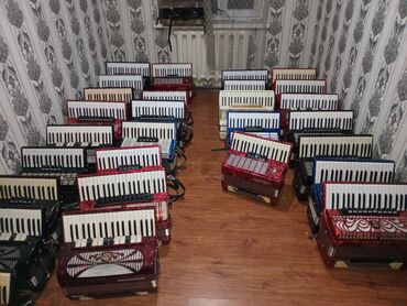 Аккордеоны: Срочно продаются новые аккордеоны из России. 
цены договорные