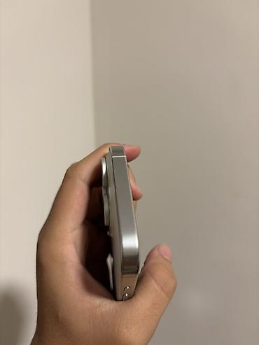 аккумулятор зарядка: IPhone 16 Pro, Б/у, 256 ГБ, White Titanium, Защитное стекло, Чехол, 89 % — 6