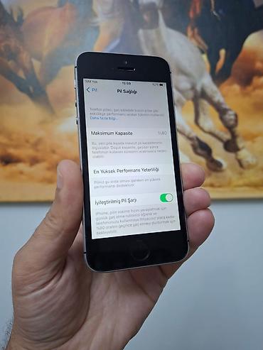 iphone islenmis telefonlar: IPhone SE, 32 GB, Qara, Barmaq izi — 2