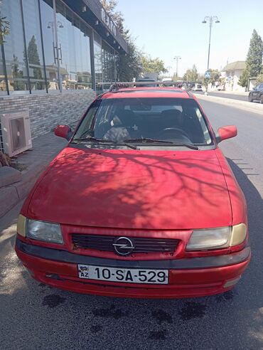 Ferrari: Opel Astra: 1.6 l | 1996 il 298701 km Universal