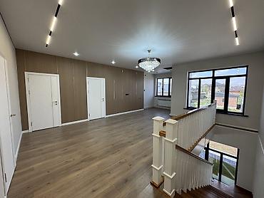 Продажа коттеджей и домов: 🏙️ Продаётся: дом (5+ комнат) — 240 м² (участок 4 сотки) 📍 Локация — 5
