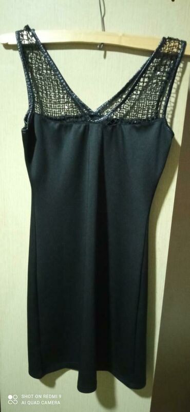 mona haljine nova kolekcija: Crna haljina sa mrežom