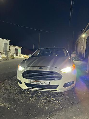 satılık araba: Ford Fusion sedan – ağ rəng, geniş salon və iri baqaj. idiyal — 2