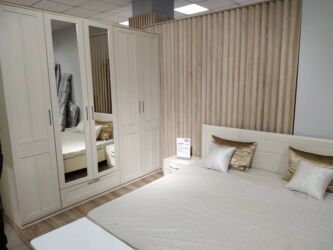 одна спальня кровать: Спальный гарнитур: - Кровать двуспальная (без матраса) 160/200 -