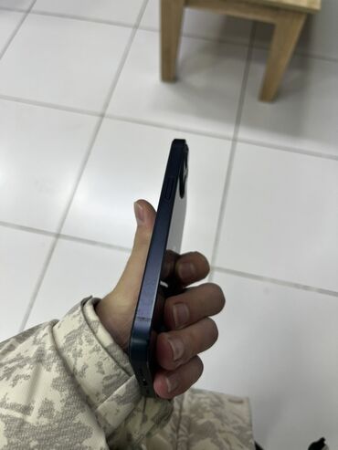 Apple iPhone: IPhone 13, Qara, Face ID — 5