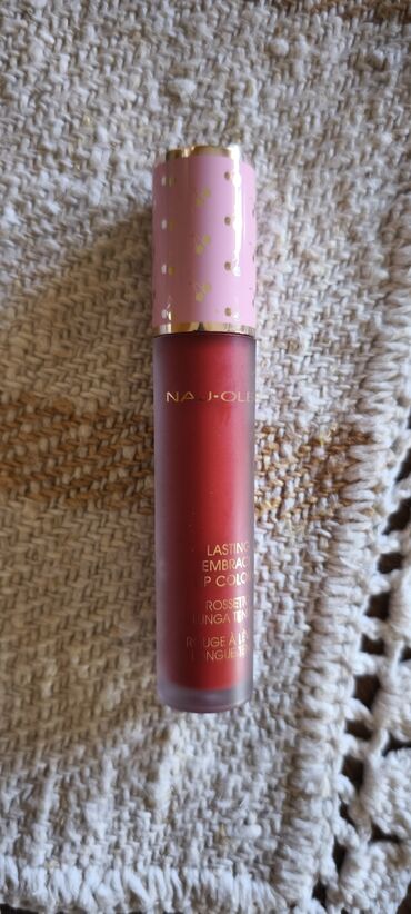 samolepljive gace: Naj Oleari Lasting Embrace Lip Colour Najlepša crvena nijansa, prava