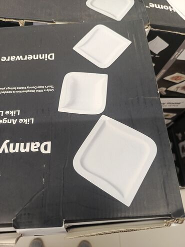 set porcelanski: Set posuđa za ručavanje marke Danny Home, sačinjen od 18 komada