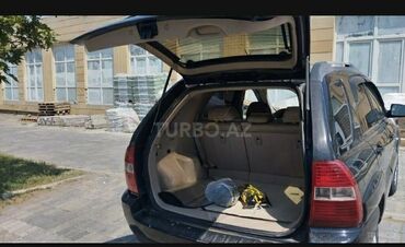 Kia: Kia Sportage – qara rəngli kompakt SUV Xarici: - Qara kuzov, 5 qapı - — 8