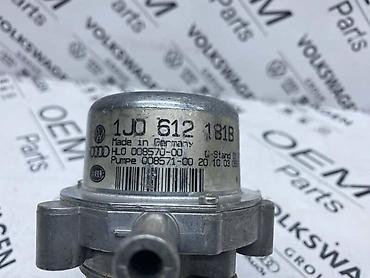 crevo interkulera: VAKUM PUMPA ZA VOLKSWAGEN GOLF 4 - 1J0 612 181 B | Vakum Pumpa VW — 3