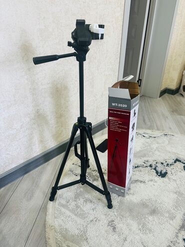 telefon üçün ştativ: 2 ədəddi ştatifv.birini aldıqda 30azn 2si 50manat
