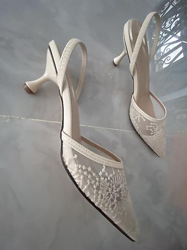 kablok modelleri: Zərif qadın ayaqqabısı – krem rəngli, açıq dabanlı (slingback) model - — 2