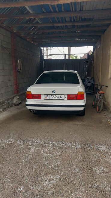 BMW: BMW 5 series: 1992 г., 2.5 л, Механика, Бензин, Хэтчбэк