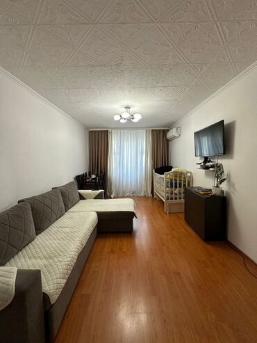 4 комнатная квартира продаю: 2 комнаты, 43 м², 104 серия, 4 этаж, Косметический ремонт