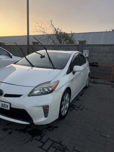 corolla runx: Toyota Prius: 2015 г., 1.8 л, Робот, Гибрид, Хетчбек