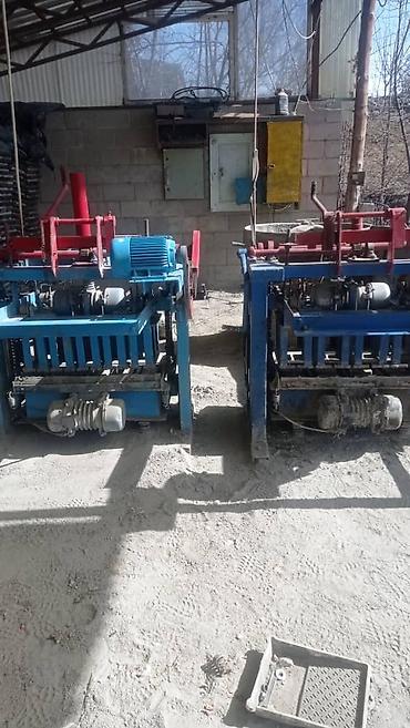 Производство пескоблоков: Продаётся две пескаблочные станки с четырьмя видом матрец, 300шт — 5