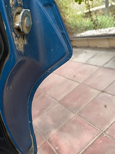 VAZ (LADA): VAZ 2107, mavi rəngli sedan Xüsusiyyətlər: - Kuzov: sedan, klassik — 16