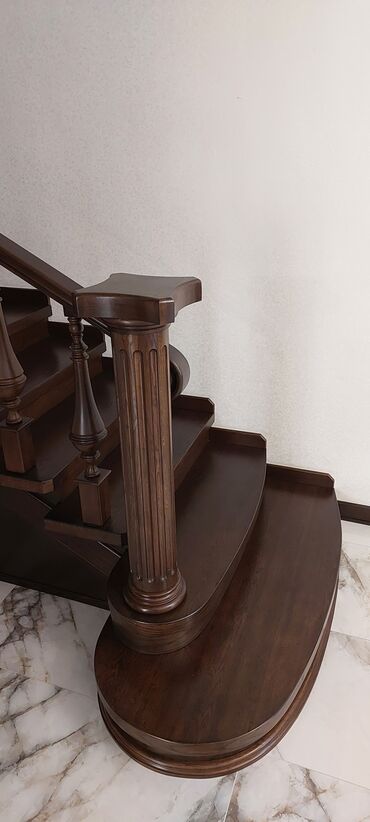 ограждение для лестницы: Изготовим лестницу из массива /карагача, ясеня, дуба./ гарнтируем