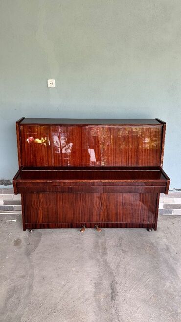 2 ci əl piano: Salam ideal vəziyyətdə Pianino satılır. Tam təmiz vəziyyətdədir cızıq