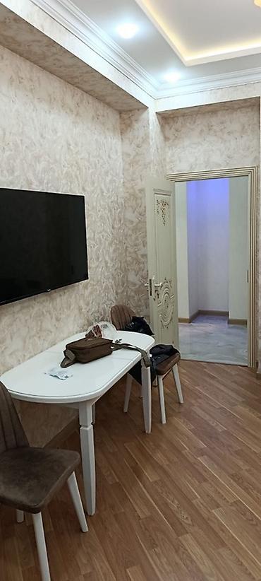 Otaqların satışı: Təsvir: - Klassik üslubda interyer: zərif naxışlı qapılar, dekorativ — 5