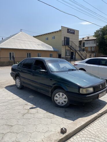меняю на недвижимость: Volkswagen Passat: 1989 г., 1.8 л, Механика, Бензин, Седан
