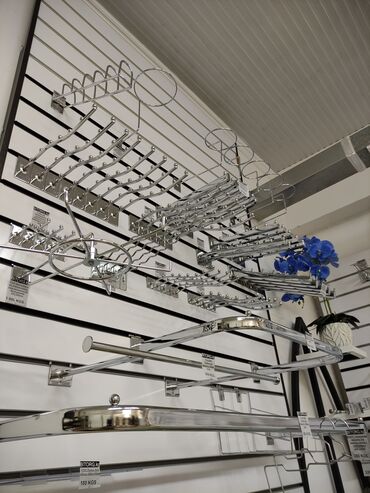 Комплектующие для торгового оборудования: Крючки, кронштейны и полкадержатели для Эконом — 2