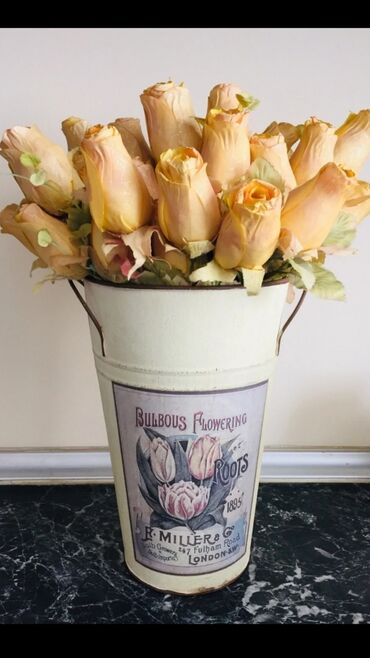 купить квартиры в баку: Розы производство Англия с вазоном. Стояли для украшения квартиры,в