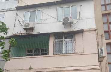 agdaş rayonunda satliq evler: Bakı, Bakıxanov qəs., 4 otaqlı, Köhnə tikili, m. Neftçilər, 90 kv. m