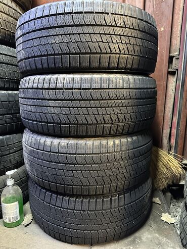 Шины: Шины 235 / 45 / R 17, Зима, Б/у, Комплект, Легковые, Япония, Bridgestone