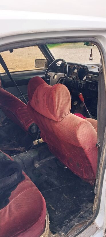 Digər avtomobillər: Məhsul: Klassik sedan avtomobil (ağ rəng), mexaniki ötürmə Təsvir: - — 3