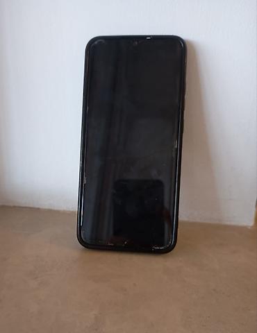 Smartfon - Tam ölçülü toxunmatik ekran, damla-tip ön kamera çıxıntısı