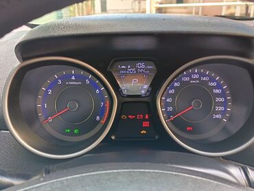 Hyundai: Hyundai Elantra: 1.8 l | 2011 il Sedan — 7