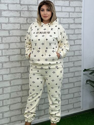 женские бесшовные леггинсы: Qadınlar üçün iki hissəli idman dəsti - Model: Kapüşonlu svitşot və