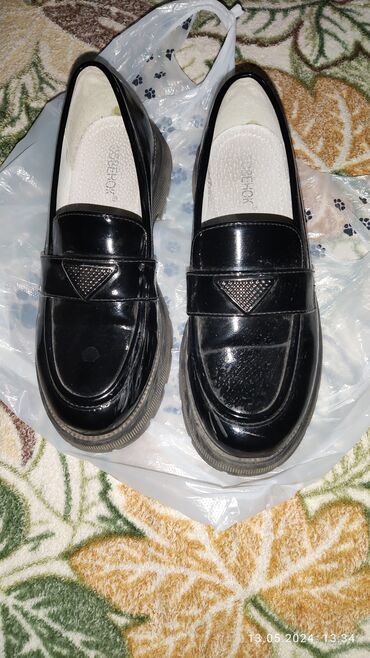 женская обувь бу 38: Туфли 36, цвет - Черный