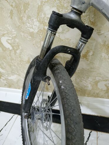 Velosiped ehtiyyat hissələri: Velosiped üçün ehtiyat hissələri və alətlər dəsti Tərkib: - — 7