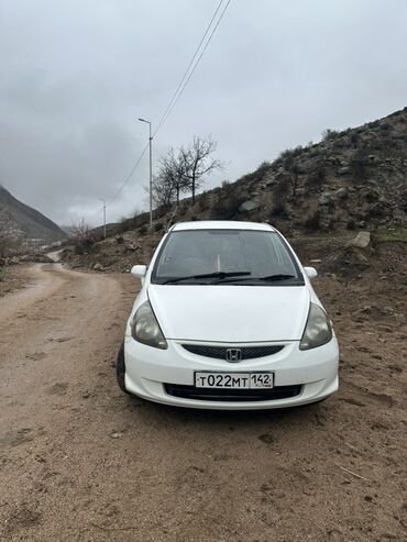 как можно купить машину в рассрочку: Honda Fit: 2003 г., 1.3 л, Автомат, Бензин, Хетчбек