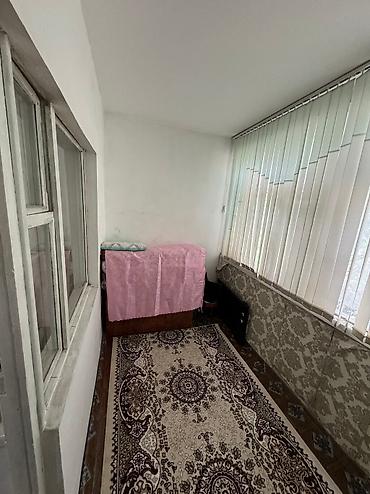 продаю 1 ком квартиру аламедин 1: 3 комнаты, 63 м², Анар мкр., 105 серия, 1 этаж — 10