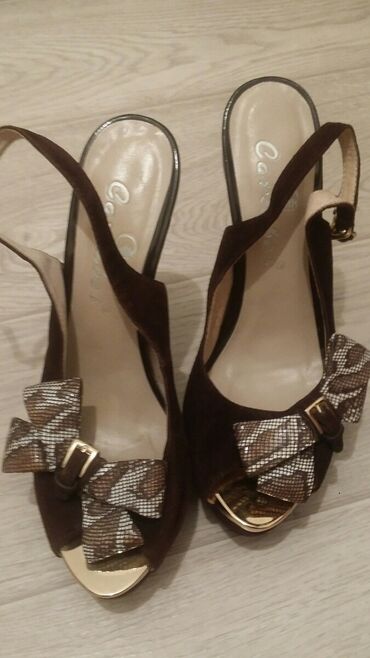 Туфли: 1. Богато и стильно. Красно-малиновый цвет насыщенный .на ноге — 13