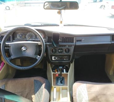 mercedes oluxanasi: Mercedes-Benz 190: 2 l | 1991 il Sedan