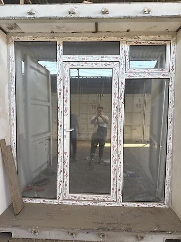 фальцевая кровля: Пластиковая входная группа из ПВХ с остеклением - Конструкция: дверь — 1