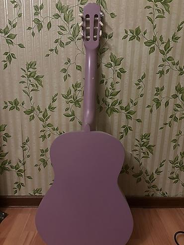 Классические гитары: Məhsul: Klasik gitara + aksesuarlar Təsvir: - Rəng: bənövşəyi (mat — 3