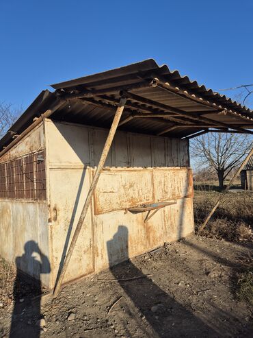 mebel avadanligi: Dəmir köşk. Kraskalamaq lazımdı sadəcə. Qiymət 1000. Endirim razılaşma