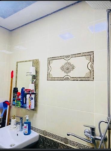 taxta domik: İki mərtəbəli fərdi yaşayış evi. Fasadı qırmızı rəngdədir və açıq krem — 10