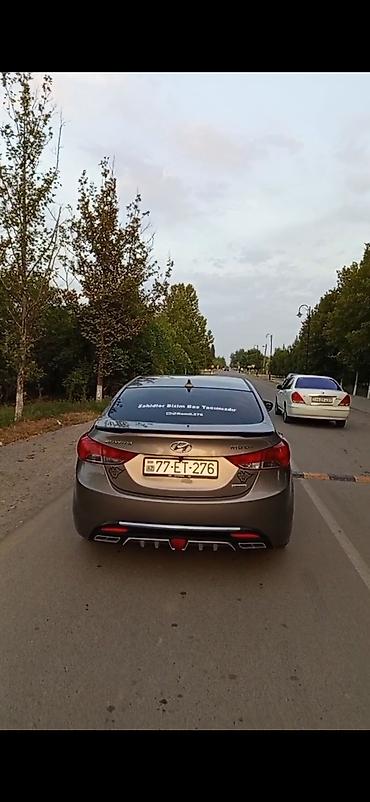 Hyundai: Hyundai Elantra: 1.8 l | 2011 il Sedan — 2