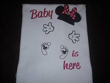 Majice kratkih rukava: Trudničke bele majice sa štampom – udobne i duhovite. Model kratki — 25