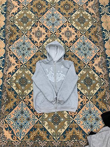Спортивные костюмы: Набор одежды streetwear каждая стоит по 650 размеры L Состав: - — 3